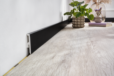 Podna lajsna STIQ 810 XL CRNA